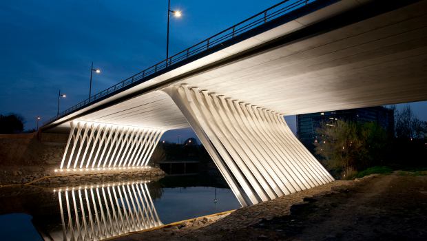 Pont de la République à Montpellier : une lame de béton posée sur des aiguilles