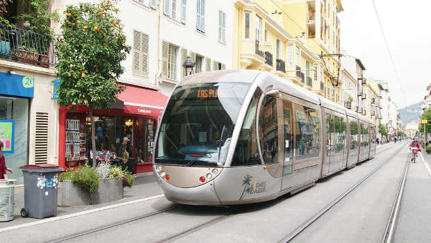 Le tramway de Nice creuse son sillon