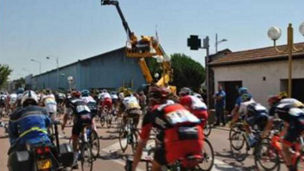 Haulotte fait signe au Tour de France