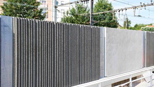SNCF : Capremib fournit des murs antibruit en béton de caoutchouc 