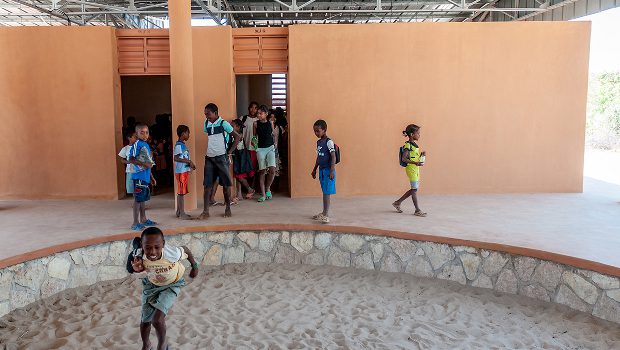 Eiffage construit une école à Madagascar