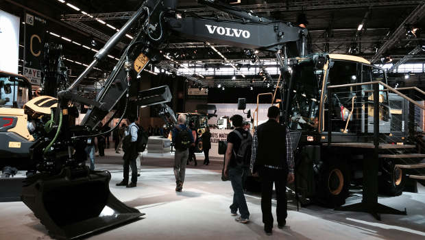 La pelle à pneus Volvo EW160E en première mondiale !