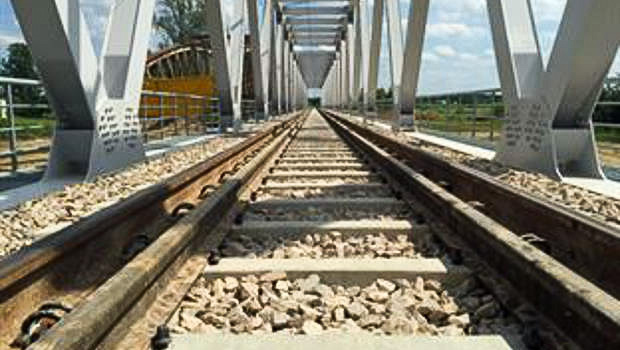 ETF sur un pont ferroviaire en Pologne