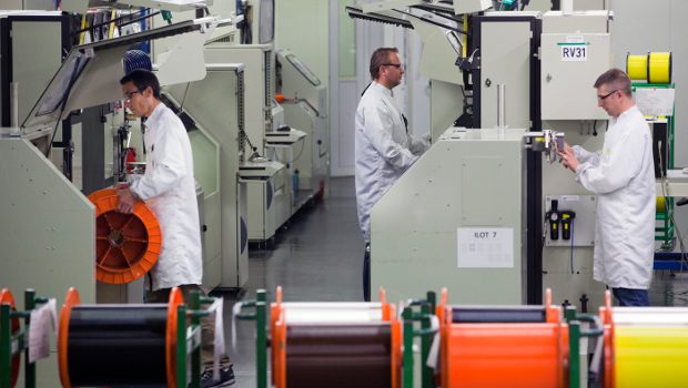 Prysmian s'offre la plus grande usine de fibre optique en Europe