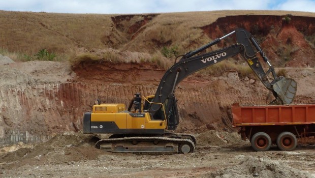 À Madagascar, Volvo participe à l’exploitation de la chromite