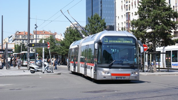 Lyon : Le Sytral testera un trolleybus bi-articulé