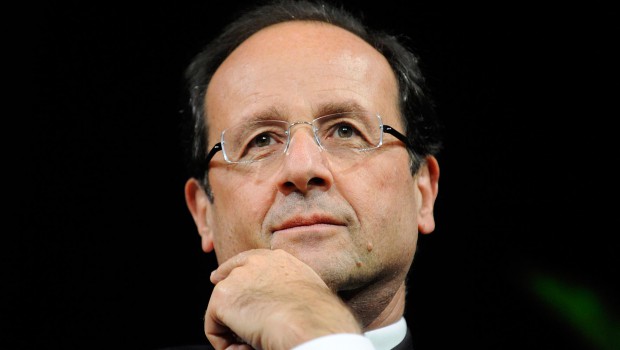 Hollande ouvre la porte aux investissements publics locaux