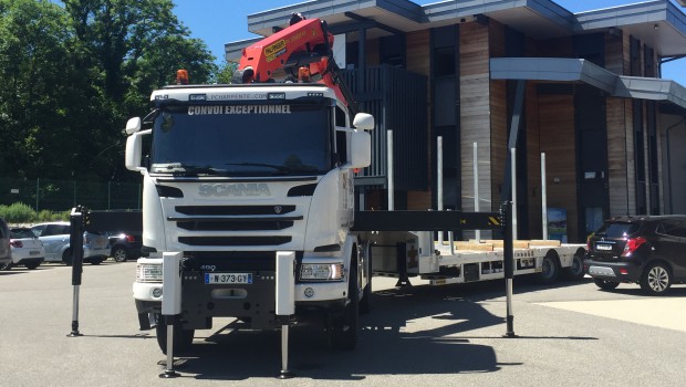 Haute-Savoie : un Scania « hybride » pour des livraisons de bois