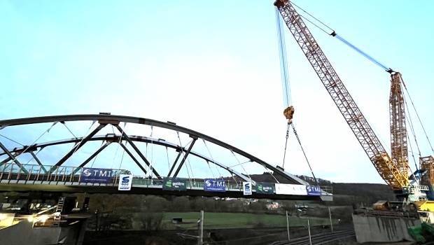 Sarens participe à la reconstruction du pont historique sur la voie ferrée Colmar-Berg