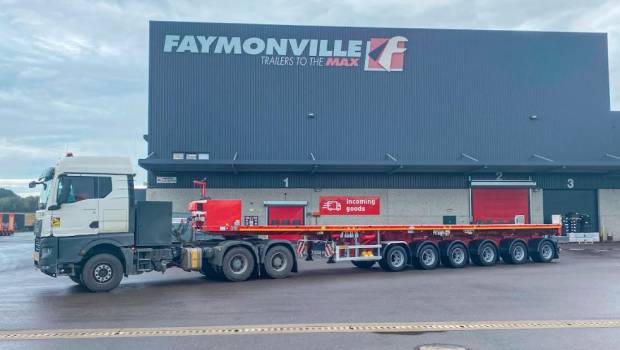 Truck Location charge et transporte avec Faymonville