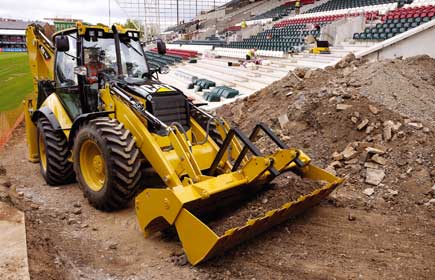 Caterpillar, un 7ème modèle de chargeuse pelleteuse « plus basique »