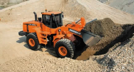 Doosan substitue la DL420 à la DL400