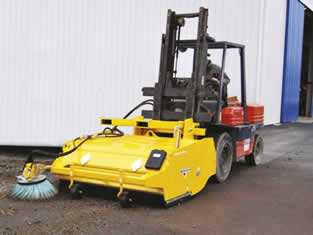 Nouvelle balayeuse sur chariot élévateur pour Rabaud