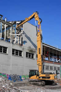 Demlone adapte les pelles de démolition Caterpillar