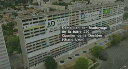 Démolition par foudroyage de la barre 220 de la Duchère – Grand Lyon