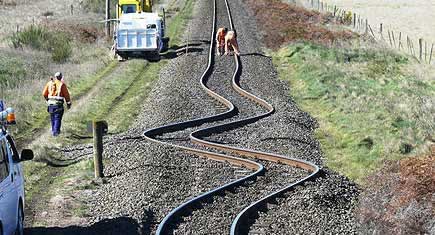 Tremblement de terre : rails déformés en Nouvelle-Zélande