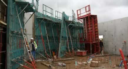 Des coffrages aux courbes parfaites pour une station d’épuration moderne 