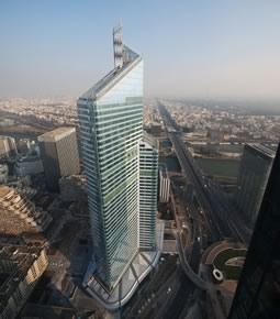 Bouygues Construction livre la tour First à La Défense