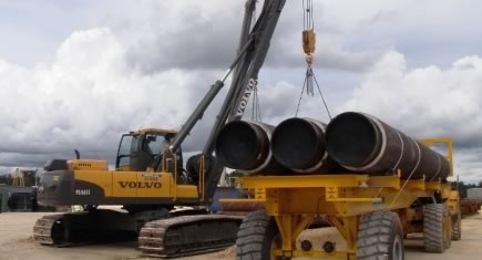130 machines Volvo au travail en Papouasie-Nouvelle-Guinée sur un gazoduc