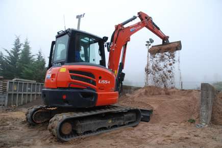  Mini-pelle Kubota U55-4 : performances élevées, encombrement réduit