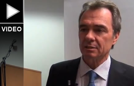 Marc Wilson dévoile le nouveau service de maintenance des moteurs stage III B de Komatsu 