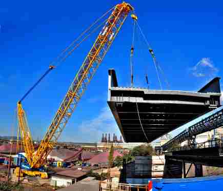 Terex s'impose par sa polyvalence sur un pont en acier