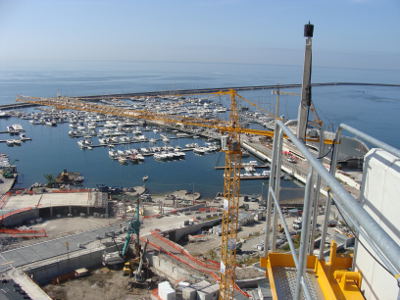 Italie : trois grues Potain font face aux vents