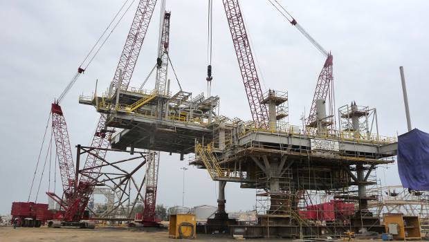 Angola : 13 grues Manitowoc en assemblage de plates-formes pétrolières