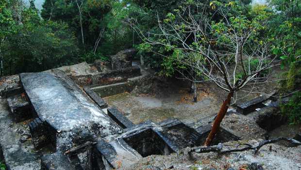 Une pyramide de 2300 ans fait place à une route au Belize