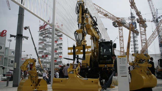 Liebherr présente sa pelle rail-route de 22 tonnes