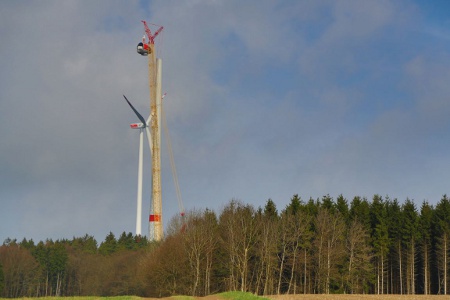 Une Superlift 3800 de Terex érige les éoliennes du parc de Gödenroth