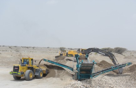 Le 100ème crible Powerscreen Warrior 2400 à Oman