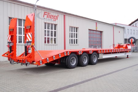 Fliegl expédie deux semi-remorques en Algérie