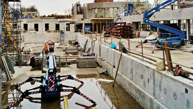 Acces Industrie : un ballet de nacelles au Centre Aquatique de Limoges Métropole