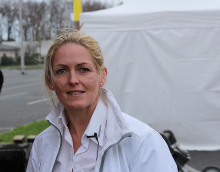 La pelle R914 Compact fait son show sur le Liebherr on Tour