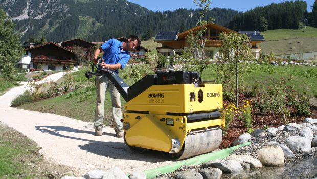 Les compacteurs duplex à guidage manuel, incontournables sur les chantiers urbains 