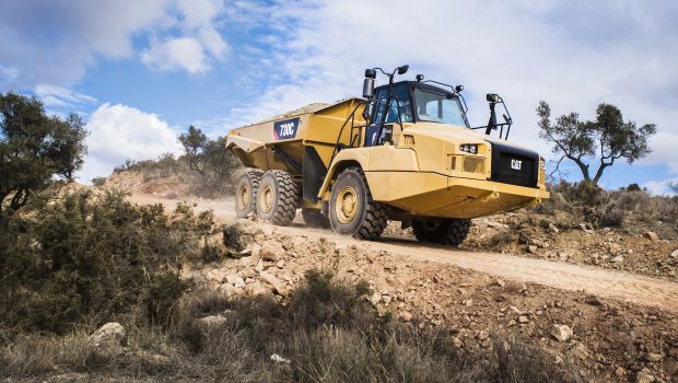 Les tombereaux attendent la reprise 