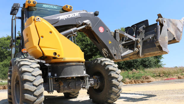 Chargeuse Mecalac à bras pivotant, une autre vision du chantier urbain