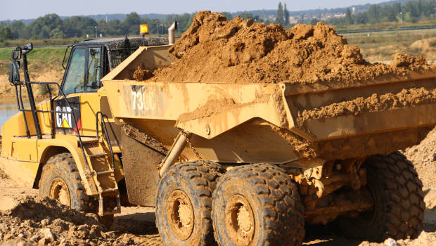 Solomat teste les premiers tombereaux articulés Cat 730 C