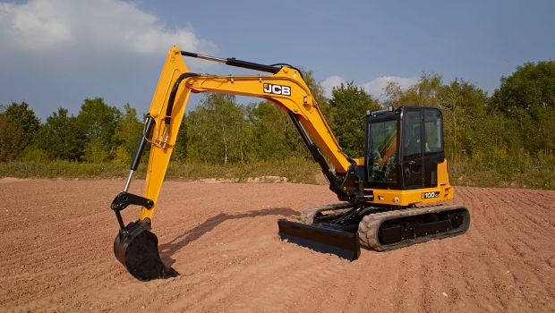 JCB dévoile une midi-pelle de 10 t