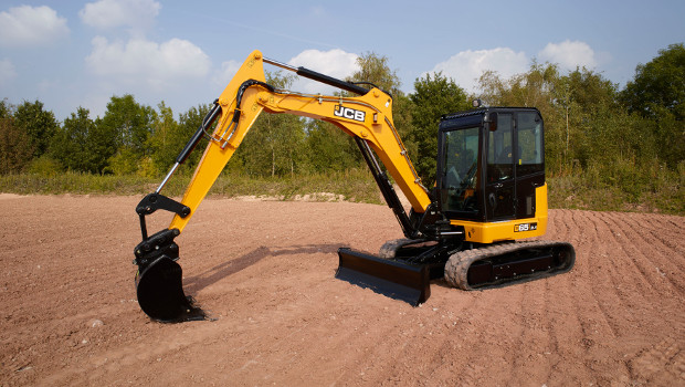 JCB lance deux midi-pelles de 6,5 t