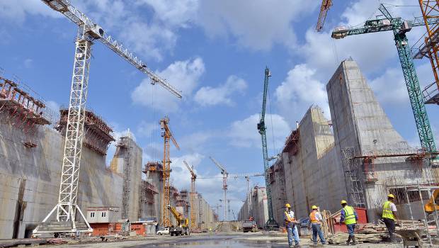 Canal de Panama : une 1è porte d'écluse en place