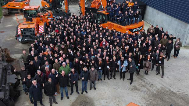 Doosan réunit ses concessionnaires