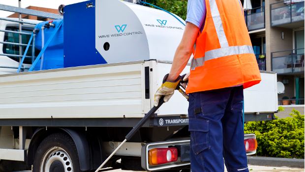 Des désherbeurs fonctionnant à l’eau chaude