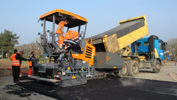 Le finisseur Vögele Super 1300-3i entre en piste !