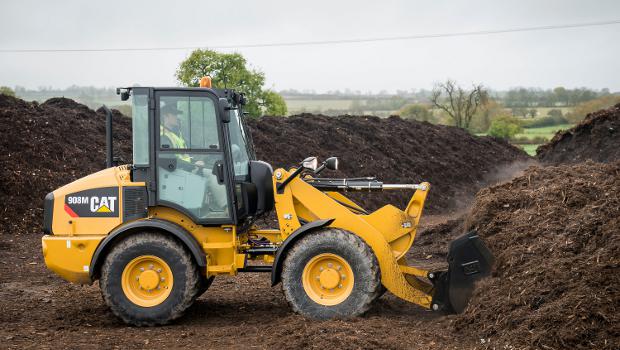 Les petites chargeuses sur pneus de Cat, puissantes et polyvalentes