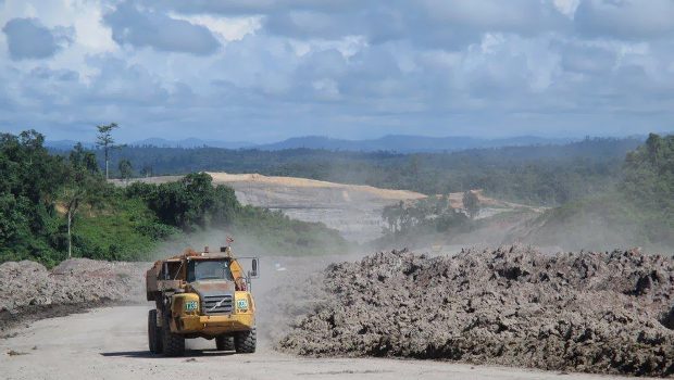 Des machines Volvo suivies à la trace en Indonésie