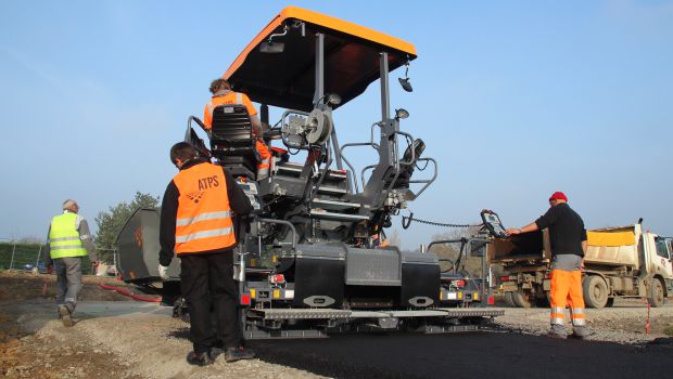 Vögele Super 1300-3i, le compact polyvalent 