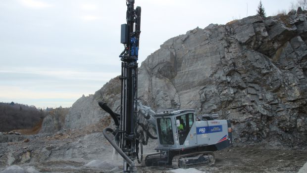 Foreuse Furukawa HCR 1600-ED : à l’assaut du gneiss 