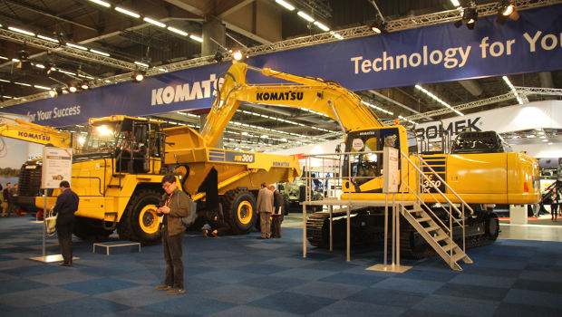 Komatsu et son florilège de nouveautés 2015